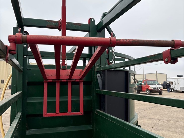 arrowquip-q-catch-86-series-chute-w/-sweep-tub-image-34