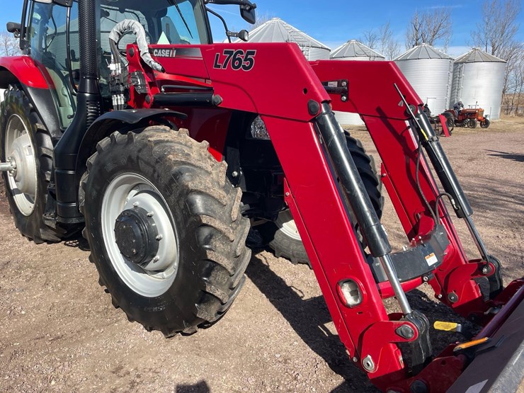 2013-case-ih-l765-image-11