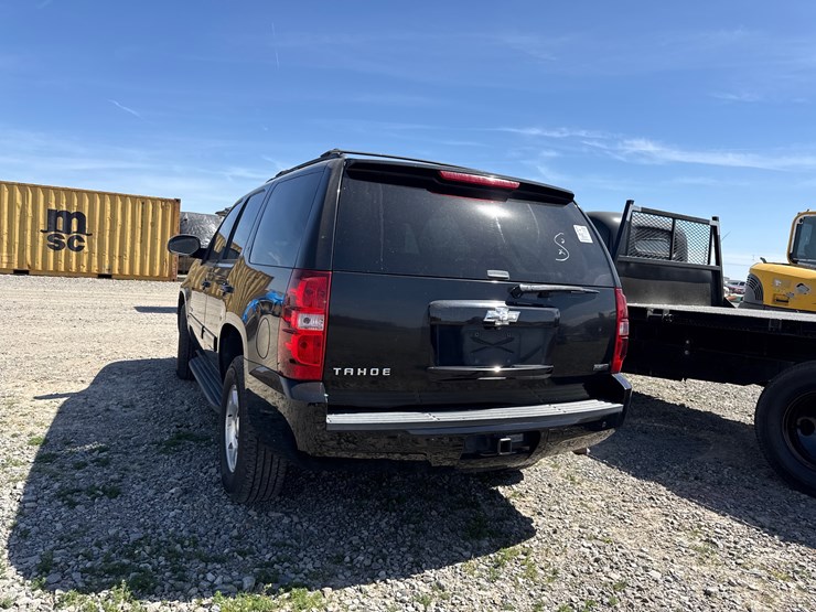 2010-chevrolet-tahoe-image-4