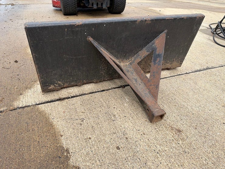 skidloader-receiver-hitch-plate-image-1