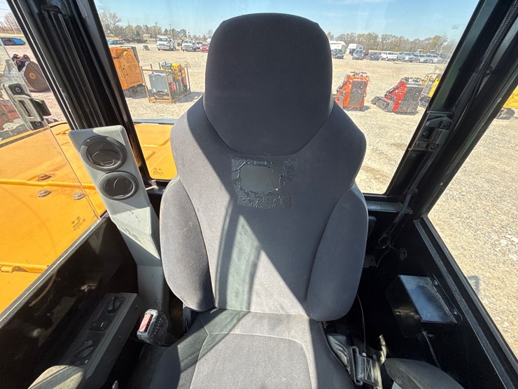 2017-caterpillar-305.5e2-image-22