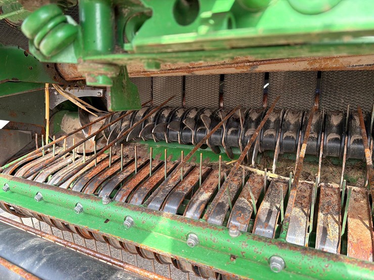 john-deere-568-image-17