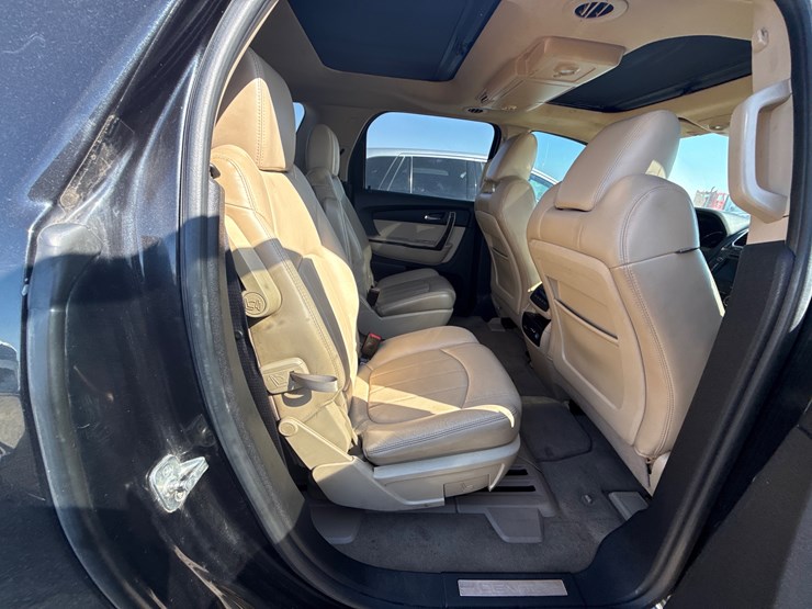 2011-gmc-acadia-image-24