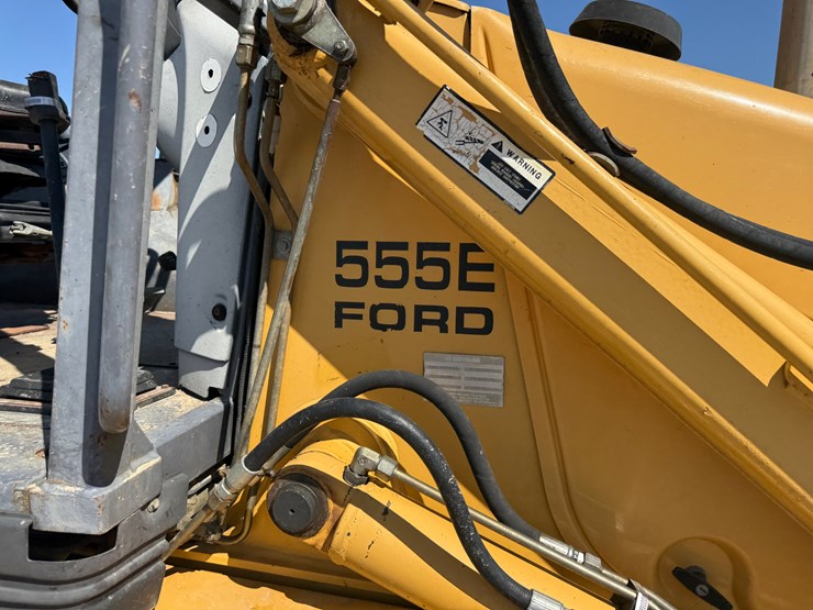 new-holland-555e-image-33