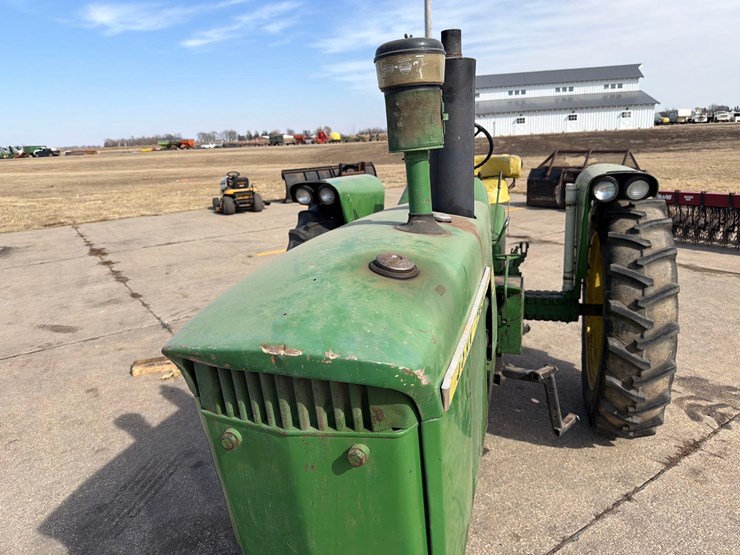 john-deere-3010-image-16