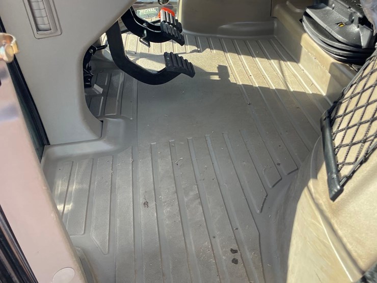 2013-case-ih-l765-image-36