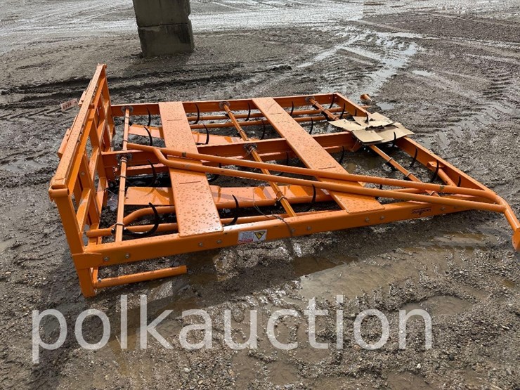 hay-accumulator-grapple---8-10-sq-bales-image-1