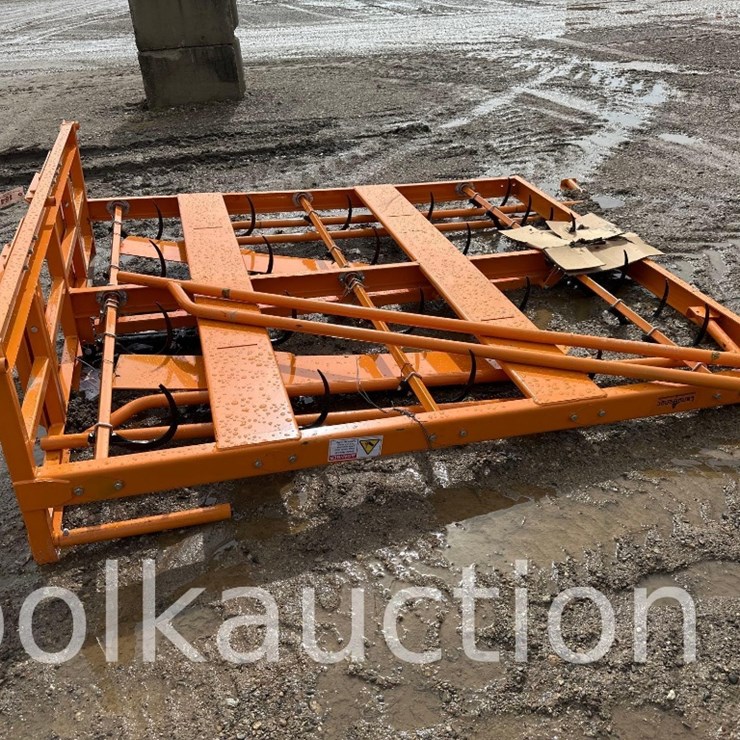 HAY ACCUMULATOR GRAPPLE - 8-10 SQ BALES