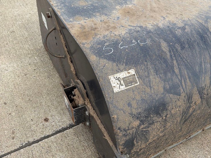 jct-6ft-skidloader-broom-bucket-image-8