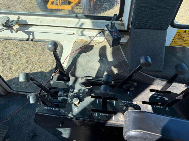 case-2390-tractor-image-29