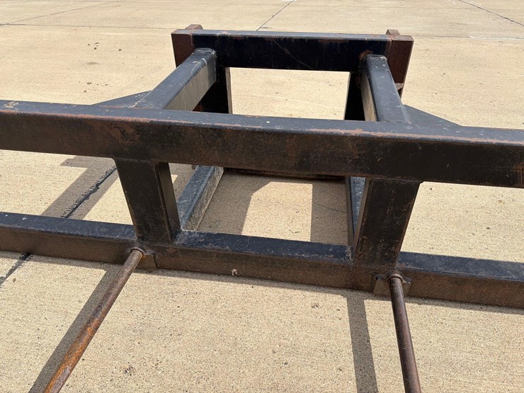 wolf-4-prong-volvo-mount-bale-spear-image-9