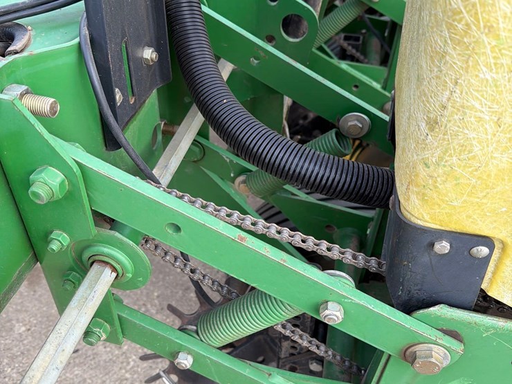 john-deere-7200-image-40
