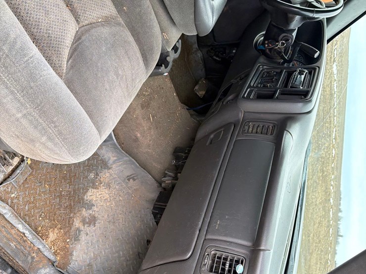 2004-chevrolet-2500-image-34