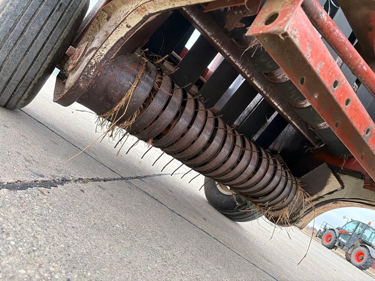 hesston-5540-image-18