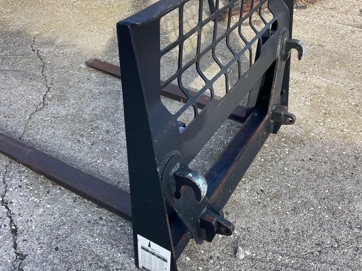 2016-case-ih-l765-image-5