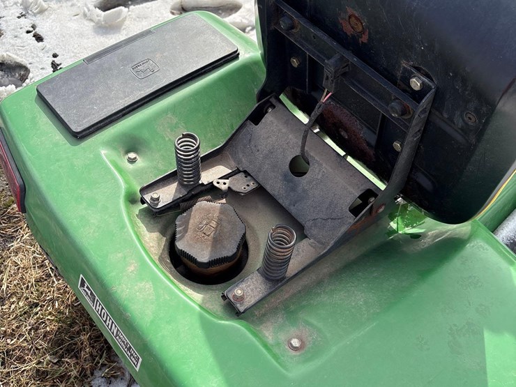 john-deere-345-image-21