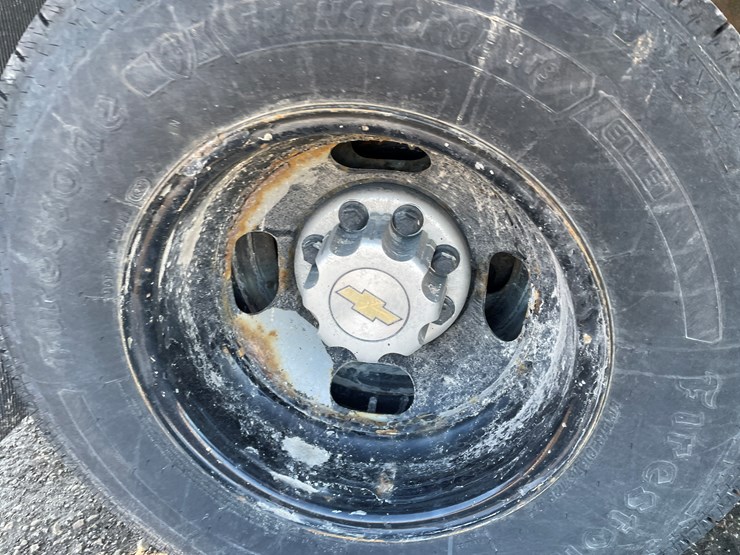 2005-chevrolet-3500-image-27