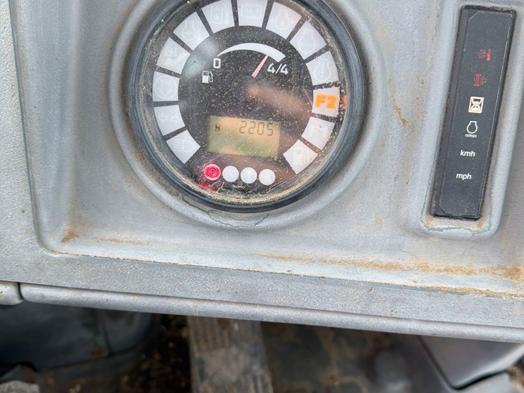 2016-deere-244k-image-39