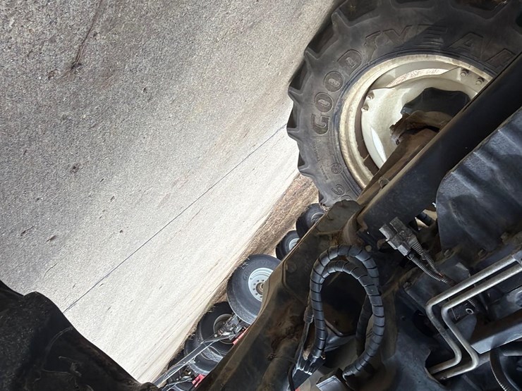 2011-new-holland-t6030-plus-image-64