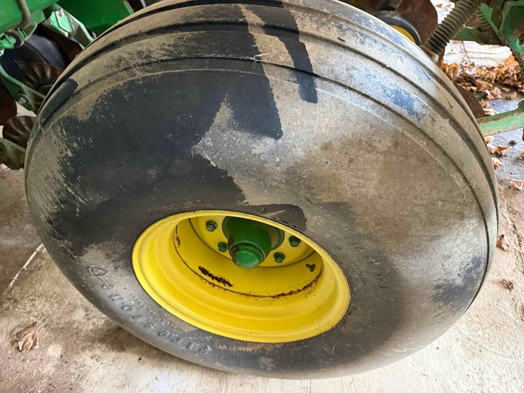john-deere-7240-image-11