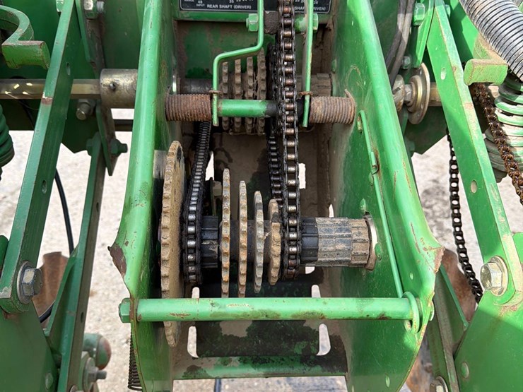 john-deere-7300-image-33