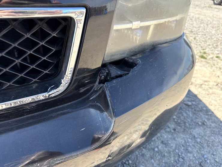 2010-chevrolet-tahoe-image-17