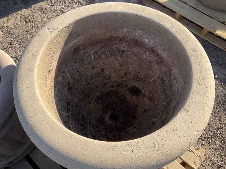 (3)-concrete-pots-image-4