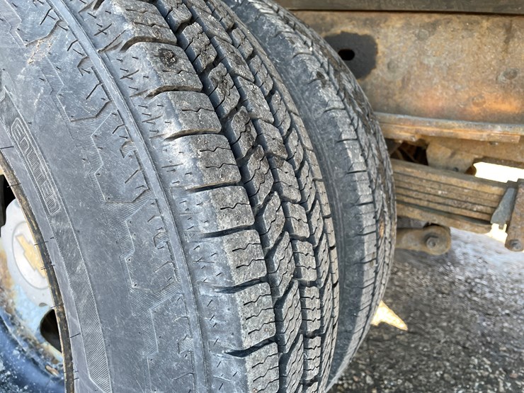 2005-chevrolet-3500-image-26