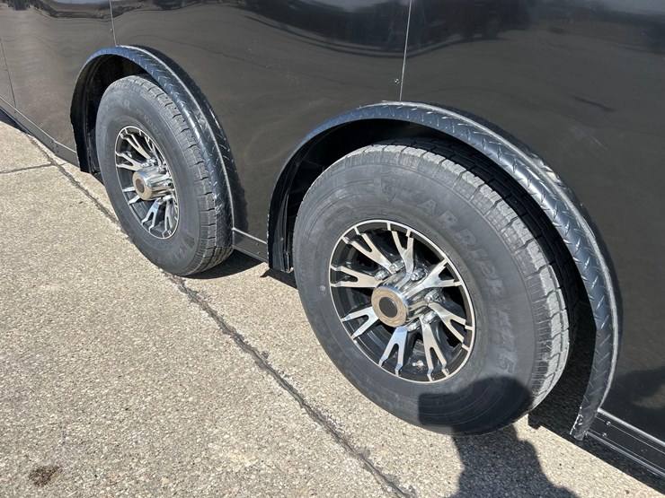 like-new--2025-steel-pines-cargo-llc-8-1/2ft-x-24ft-bumper-hitch-enclosed-trailer--1-owner-image-9