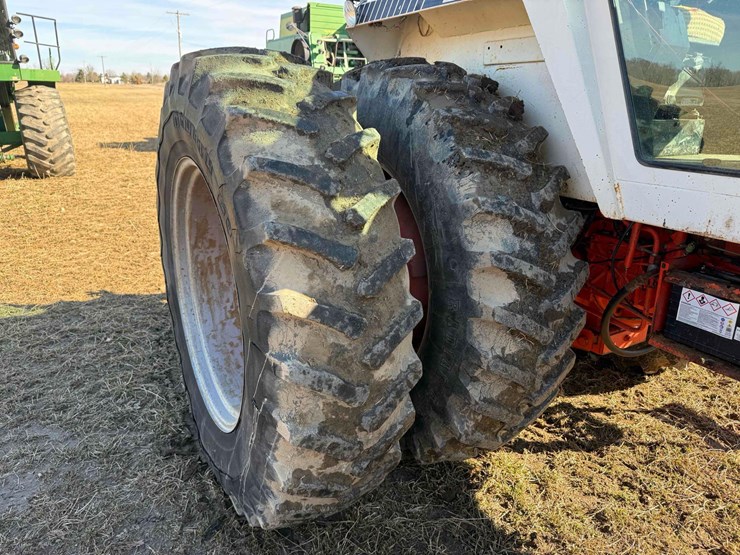 case-2390-tractor-image-8