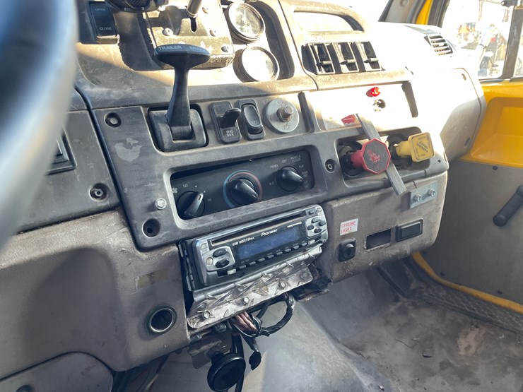 2006-caterpillar-c13-image-41