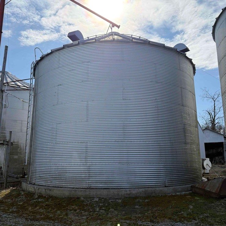 10,000 bushel grain bin (brock heater)