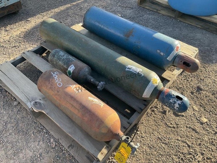 pallet-of-asst-welding-gas-tanks-image-2