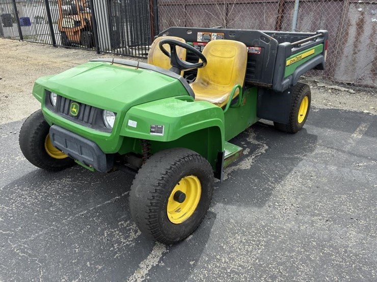 2017-john-deere-gator-image-1