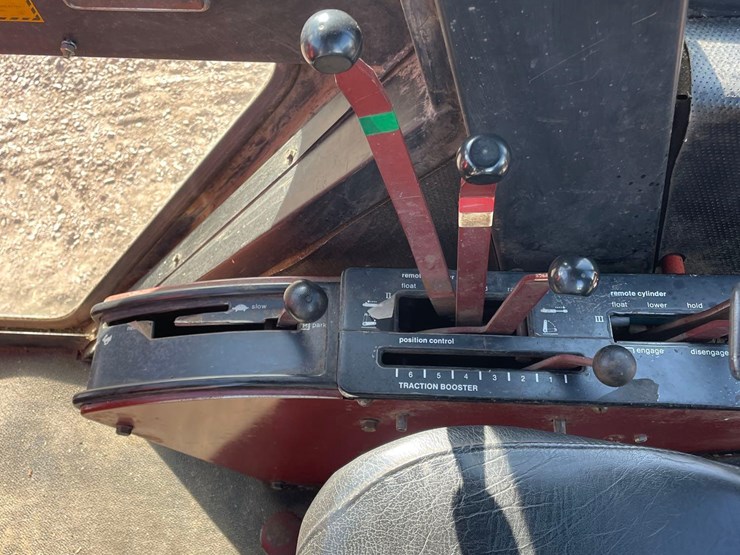 allis-chalmers-7040-2wd-tractor-image-31