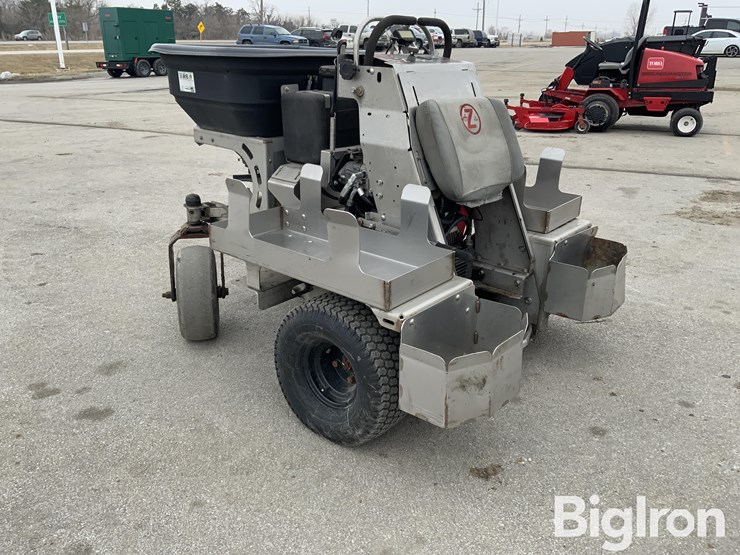 2016-massey-ferguson-730-image-3