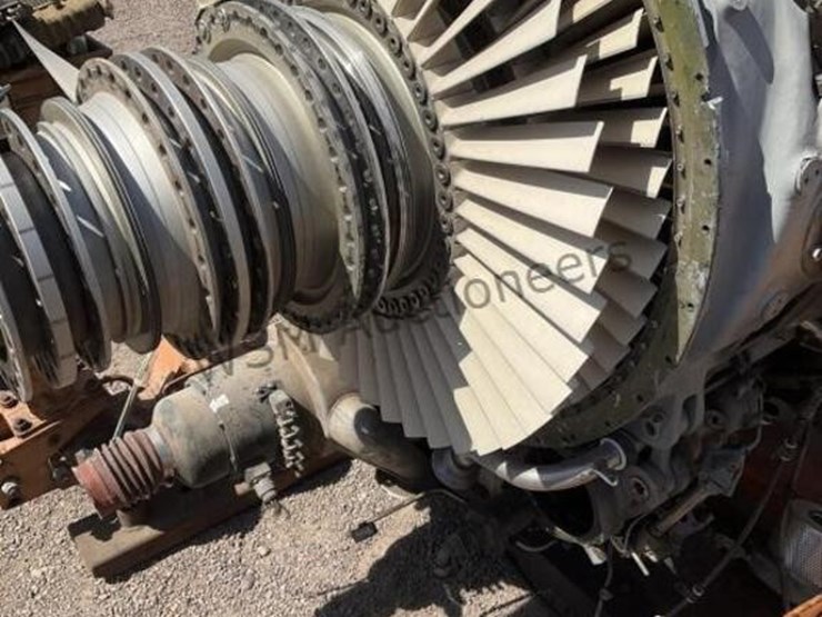 jet-engine-on-rolling-skid-image-8