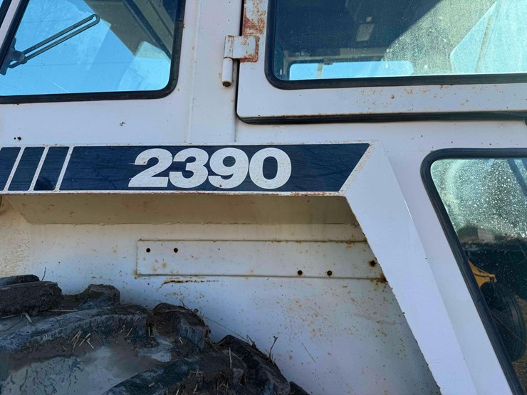 case-2390-tractor-image-24