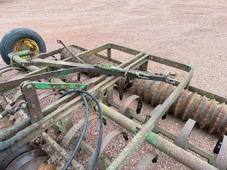 10-john-deere-10-image-16