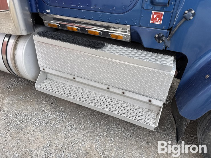 2003-international-9900i-image-11