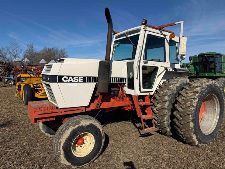 case-2390-tractor-image-3