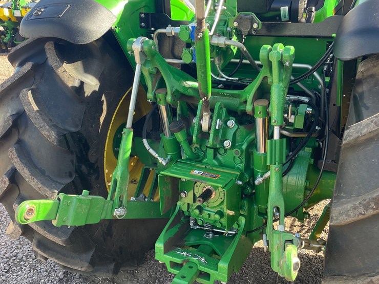 2017-john-deere-5085m-image-15