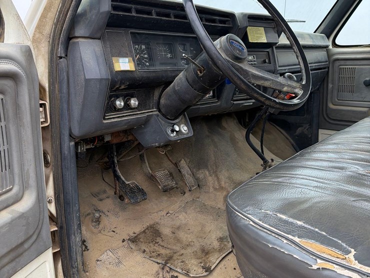 1990-ford-f700-image-35