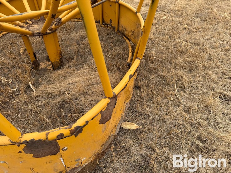 sioux-hanging-bale-feeder-image-12