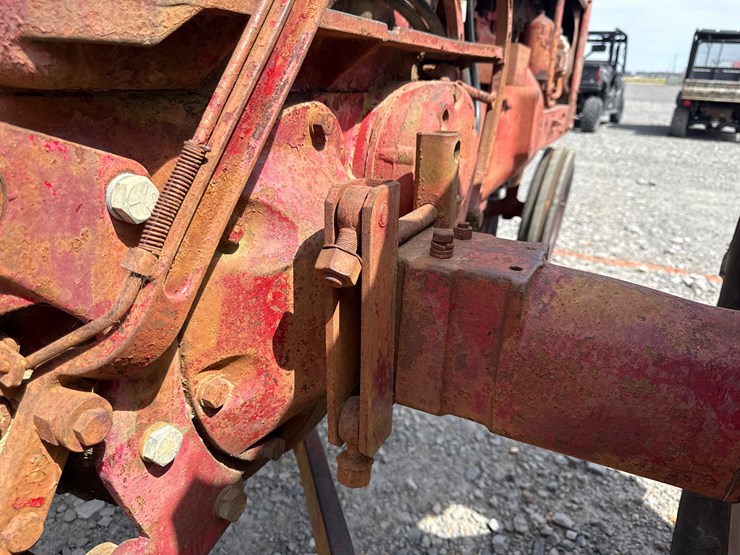#75-•-mccormick-farmall-450-tractor-933-inv#-42875-image-12