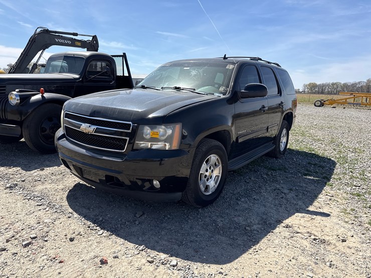 2010-chevrolet-tahoe-image-1