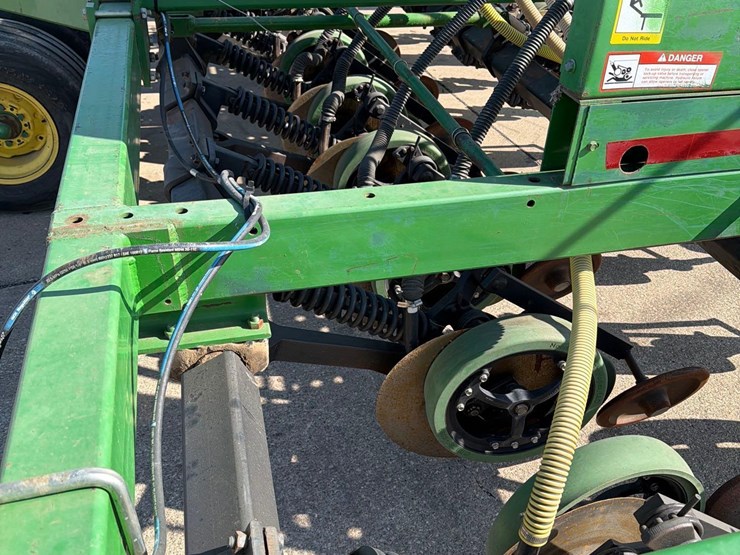 john-deere-750-image-32