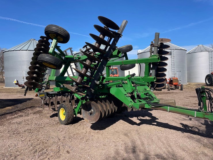 2005-john-deere-637-image-1