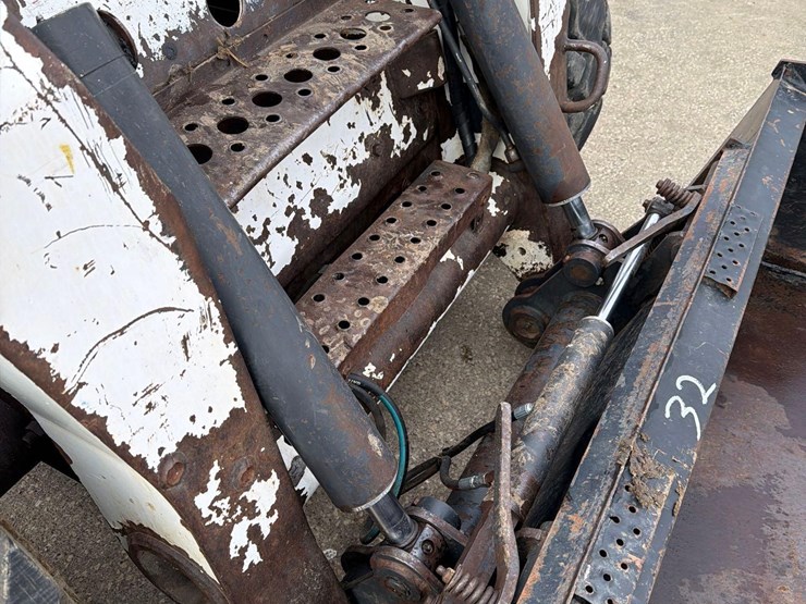 bobcat-s300-image-13