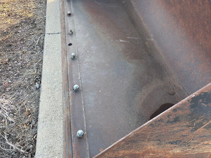 jd-76”-skidloader-quick-tach-bucket-image-6